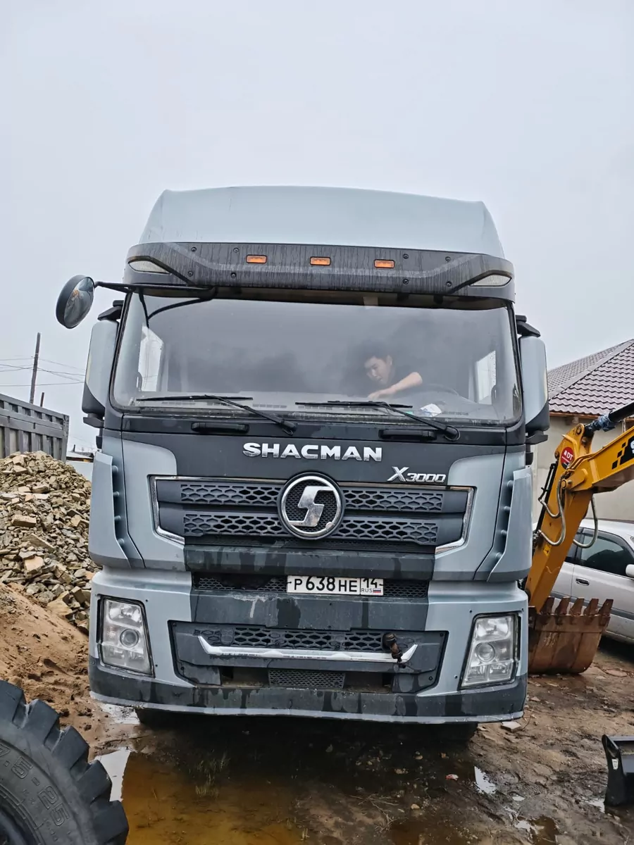 Shacman SX42584V324 6x4 Седельный тягач