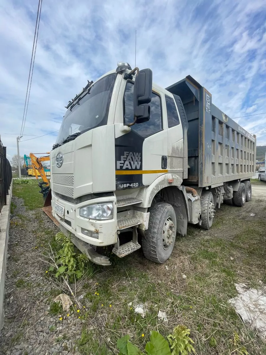 FAW J6 8x4 Самосвал