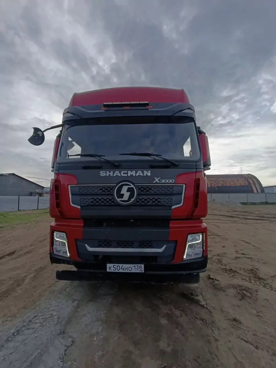Shacman SX42584W324C 6x4 Седельный тягач