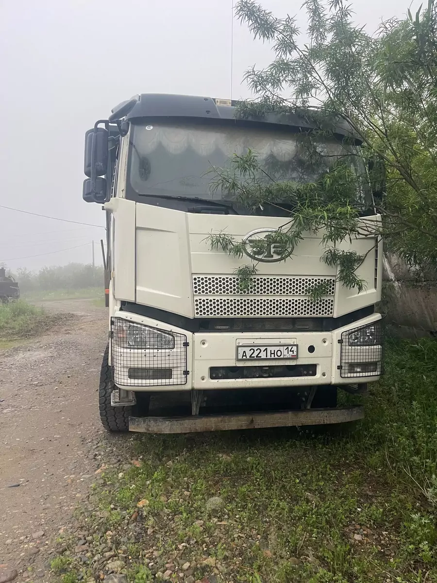 FAW CA 3310 8x4 Самосвал