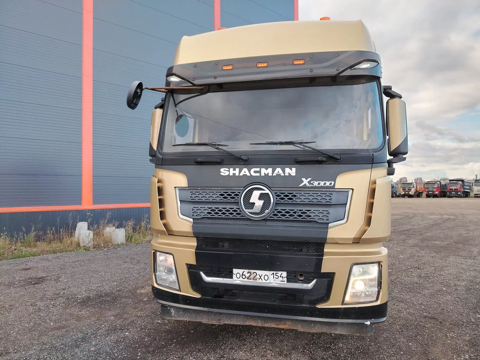 Shacman (Shaanxi) SX42584V324 6x4 Седельный тягач