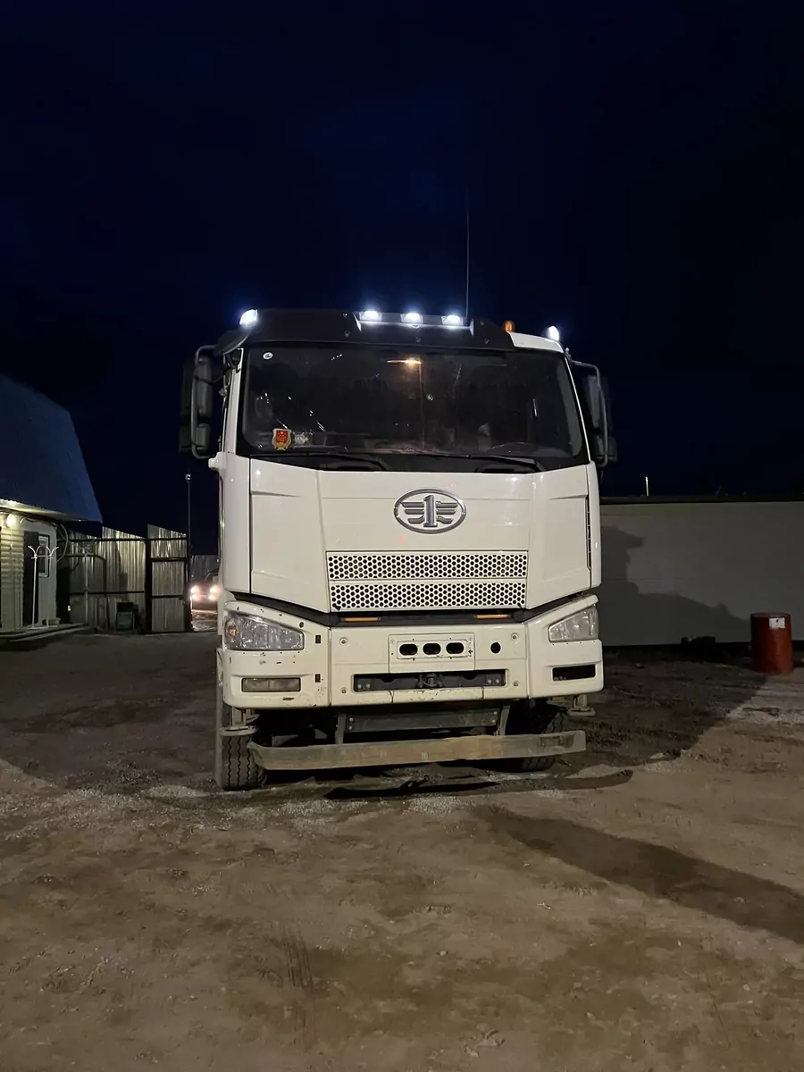 FAW CA 3310 8x4 Самосвал