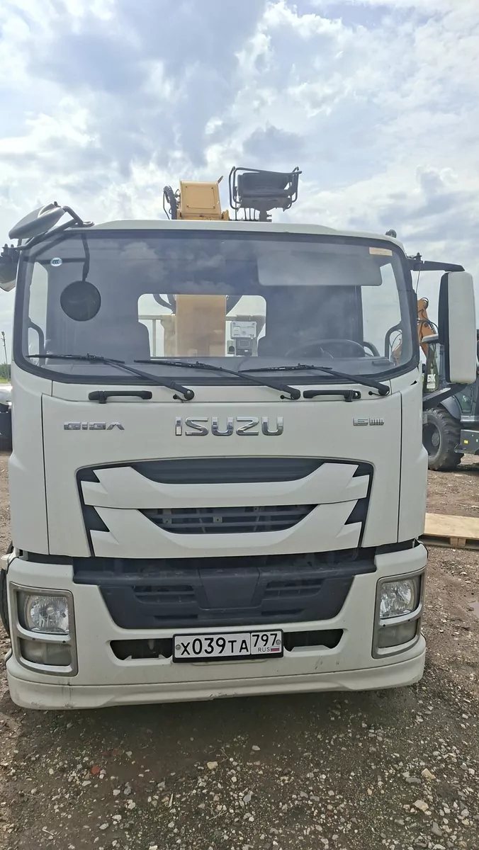 Isuzu Giga 4x2 Бортовой с КМУ