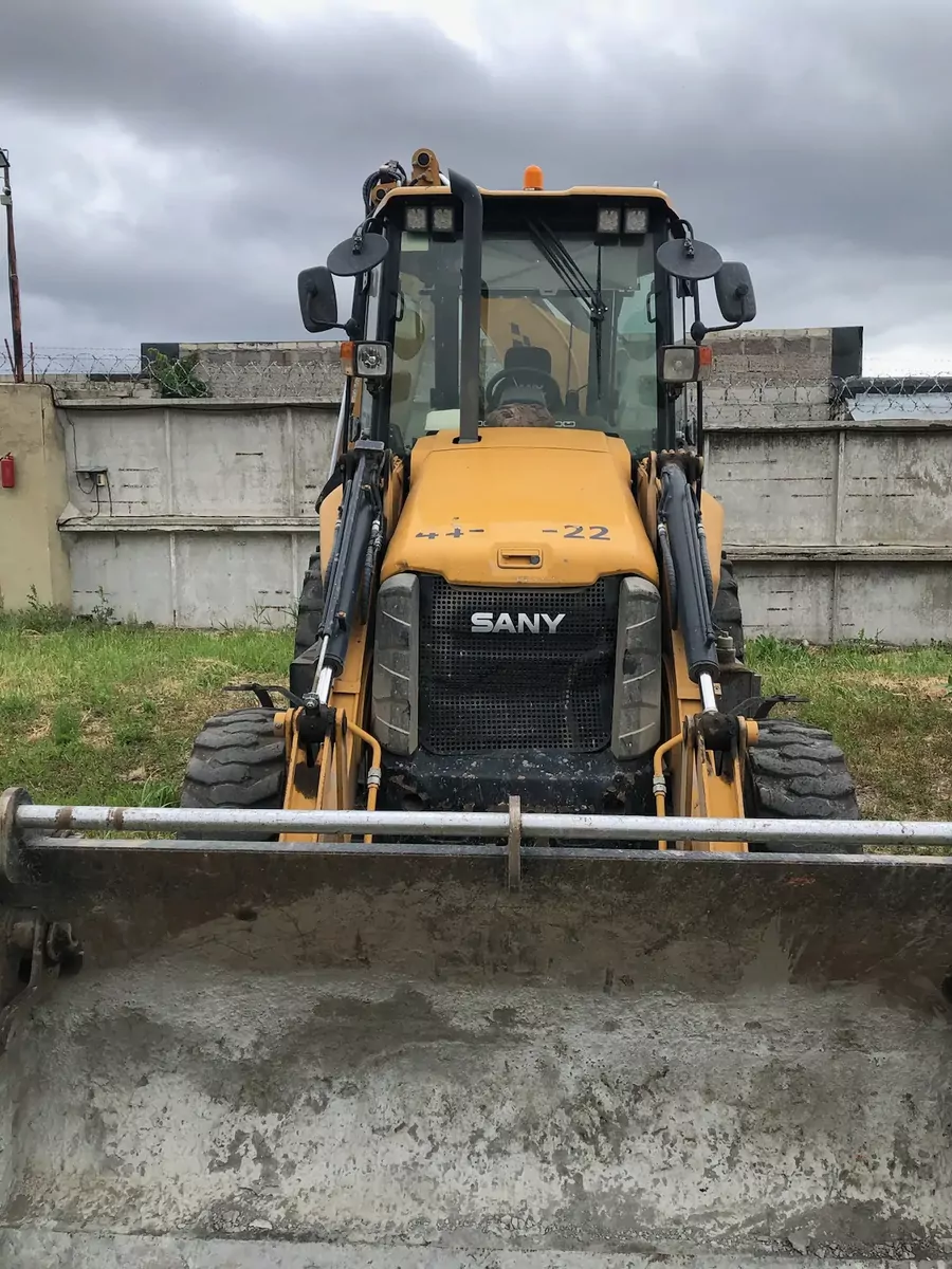 SANY BHL95 Экскаватор-погрузчик