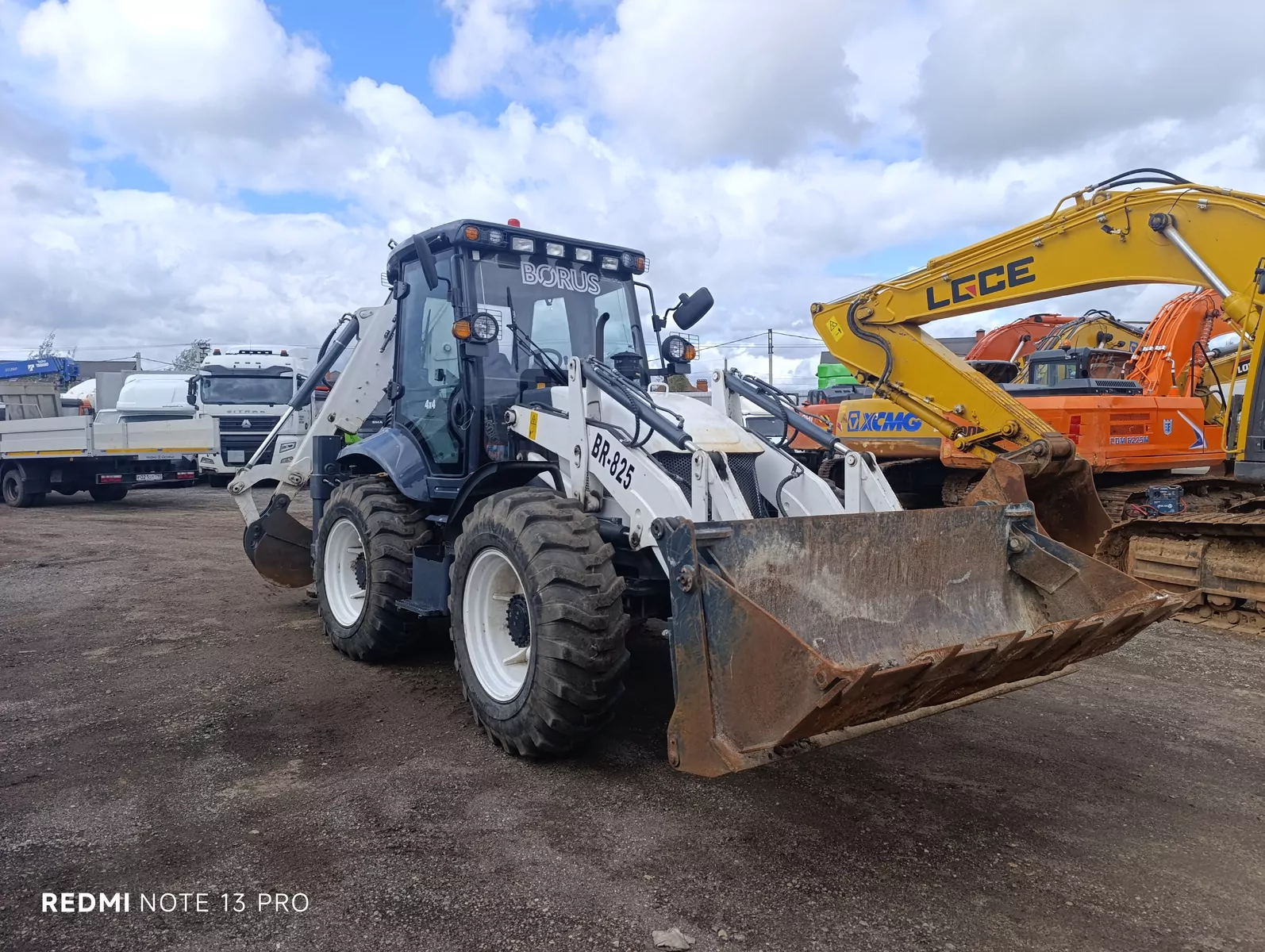 Borus BR-825 Экскаватор-погрузчик