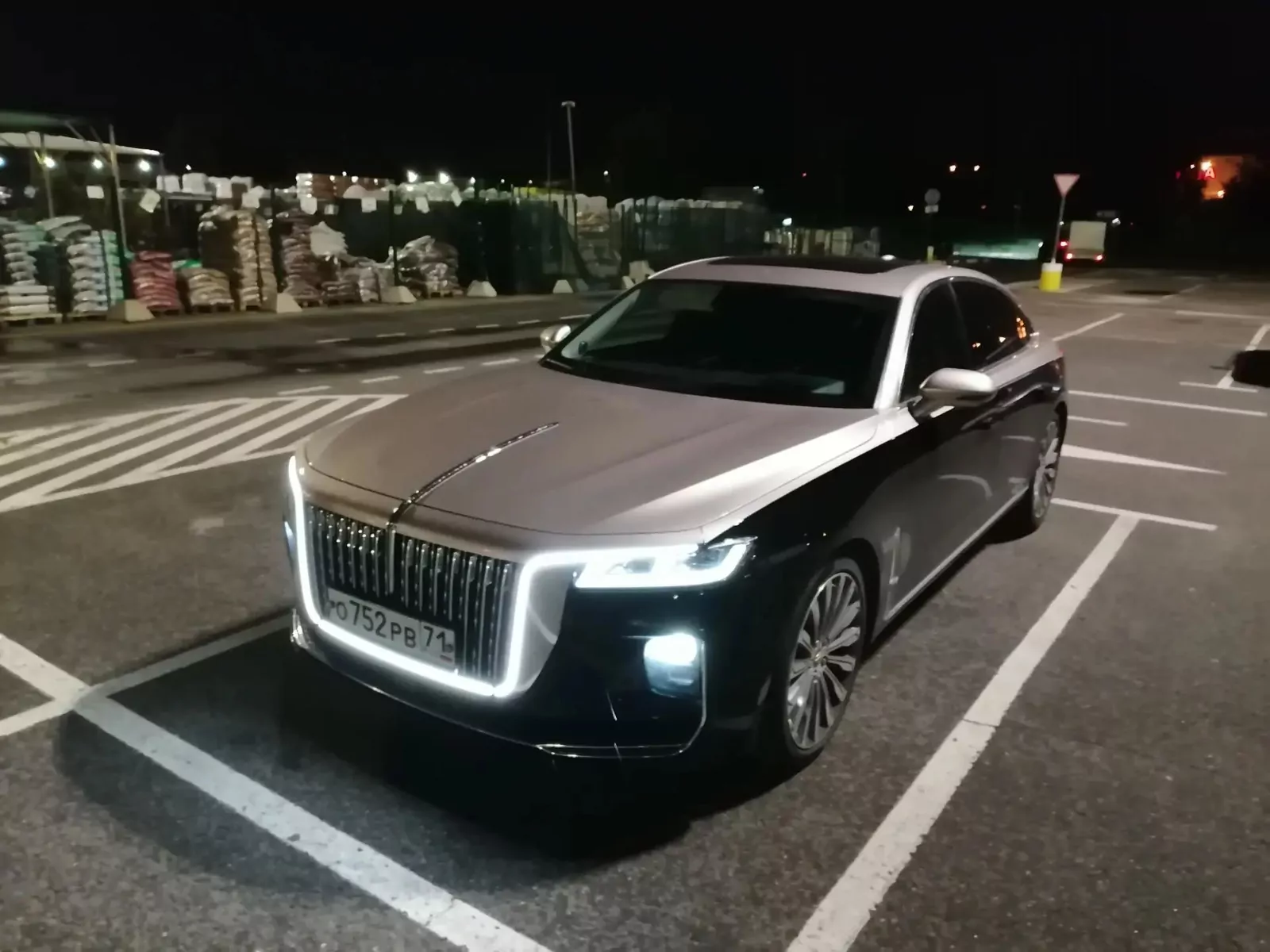 HONGQI H9