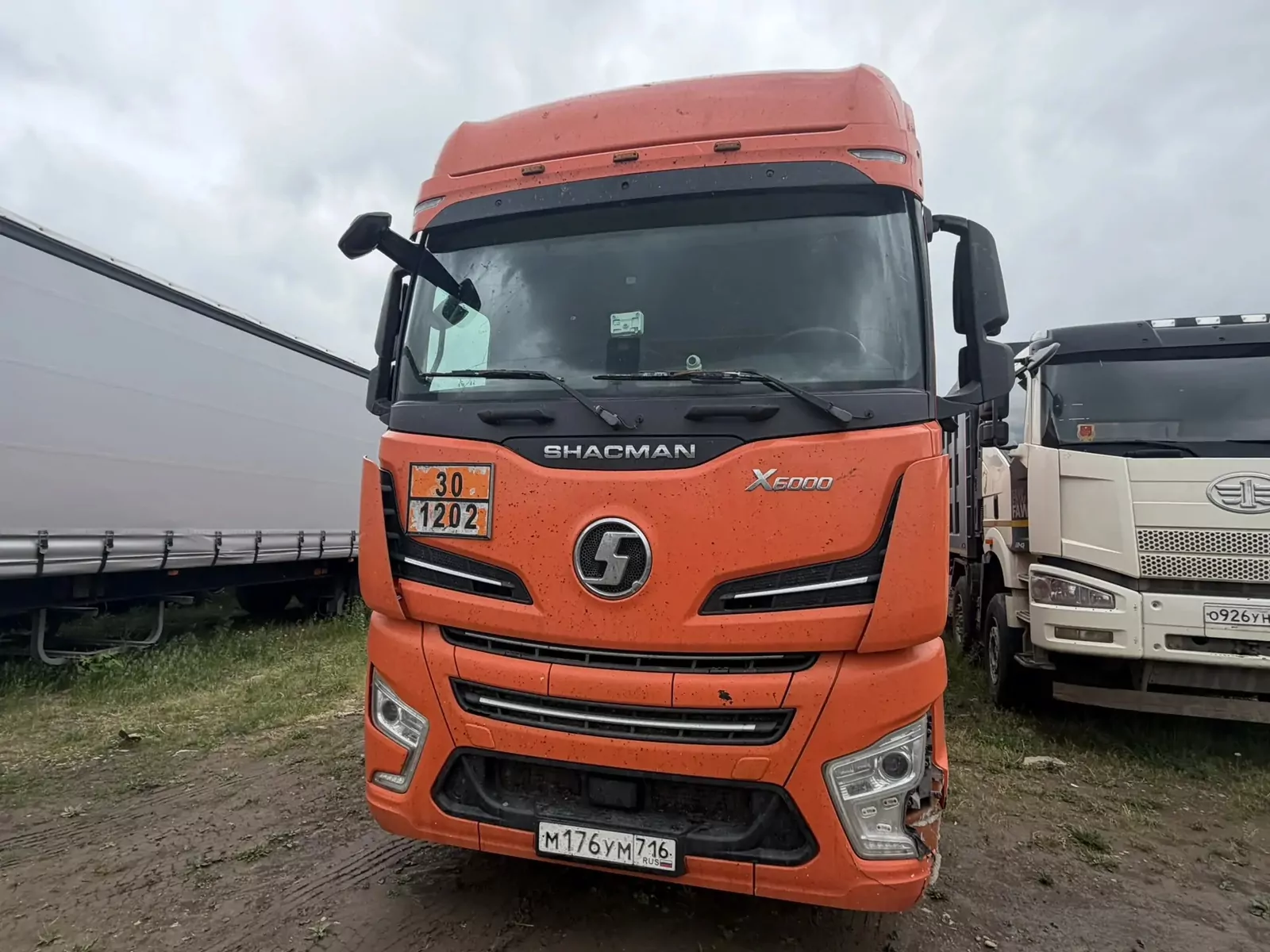 Shacman SX4188YY381 4x2 Седельный тягач