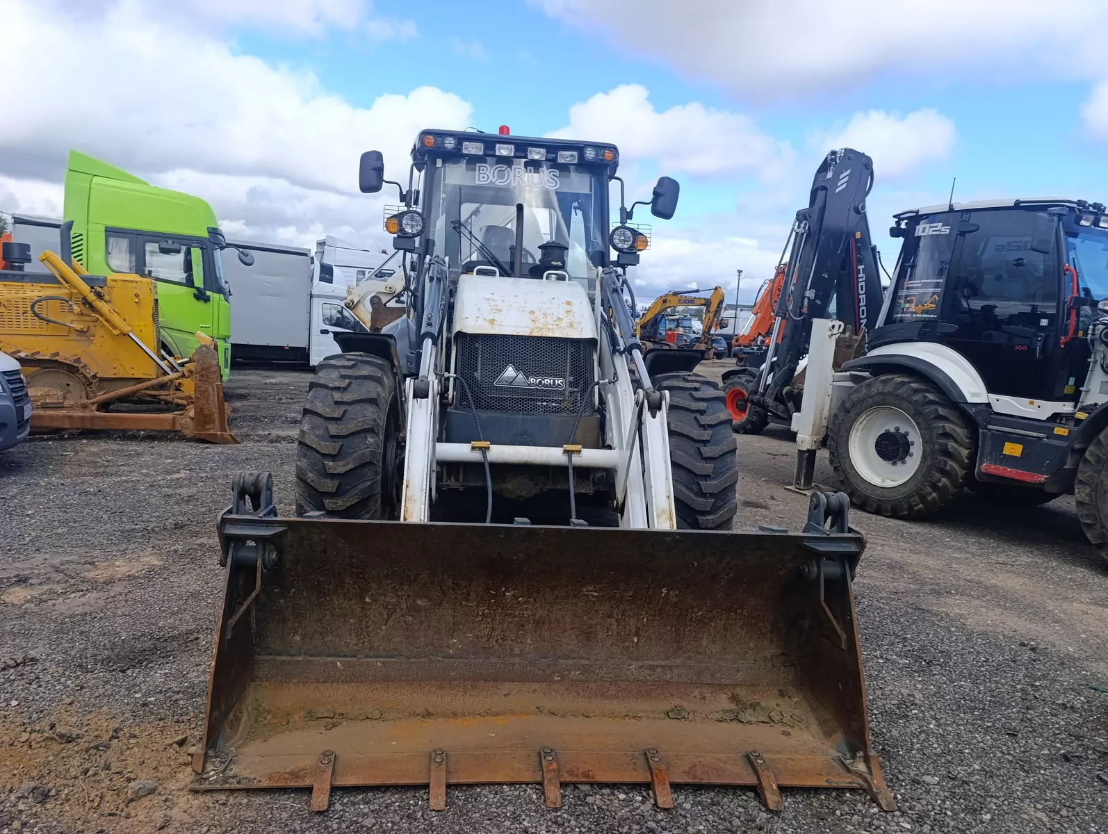 Borus BR-825 Экскаватор-погрузчик