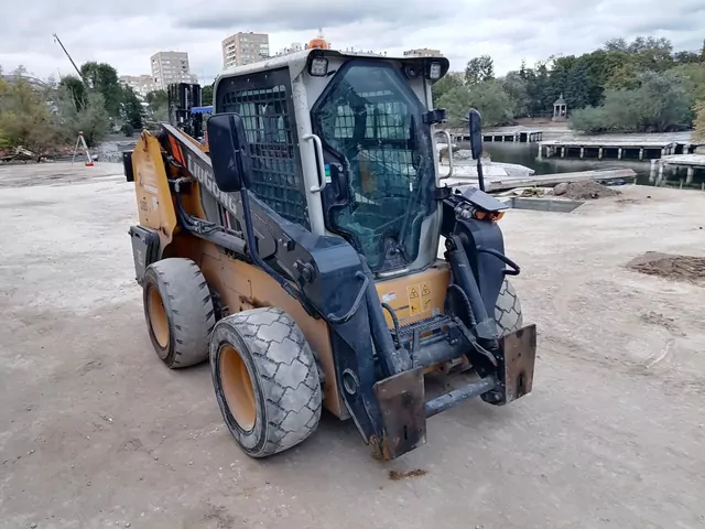 LiuGong CLG385B Мини погрузчик