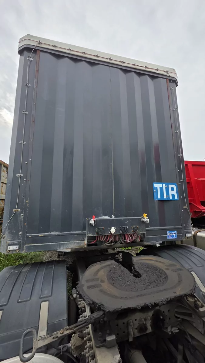 UAT SCFG-9226.01 Полуприцеп Бортовой/Шторный