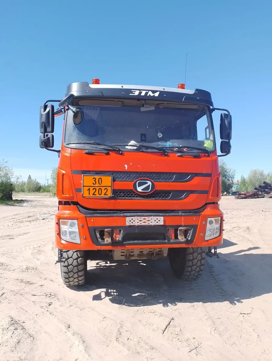 ХАНТ 8051B6X 8x8 Автоцистерна нефтепромысловая