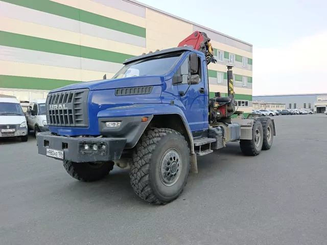 Ural NEXT 4320 6x6 Седельный тягач с КМУ
