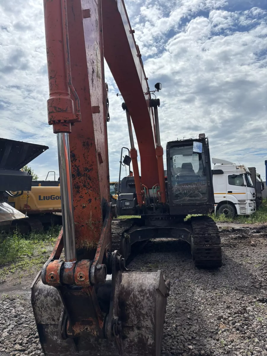 HITACHI ZX210 Экскаватор