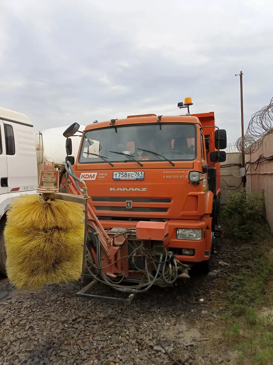 ЗАВОД КОМПЛЕКСНЫЕ ДОРОЖНЫЕ МАШИНЫ ЭД 405В1 на шасси КамАЗ 6520 6x4 КДМ