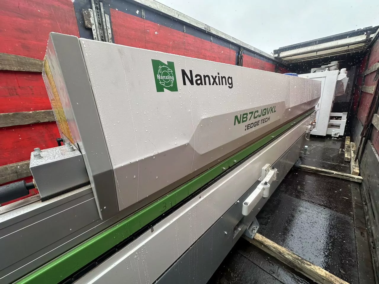 Автоматический кромкооблицовочный станок Nanxing NB7CJQVKL в комплекте с фильтром рукавным EcoWood FPC-10000 Gen2