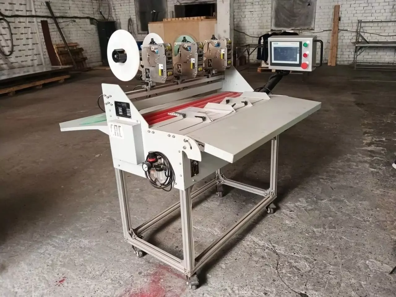 Двухголовочная машина для нанесения двухстороннего скотча PolyTAPER-1000