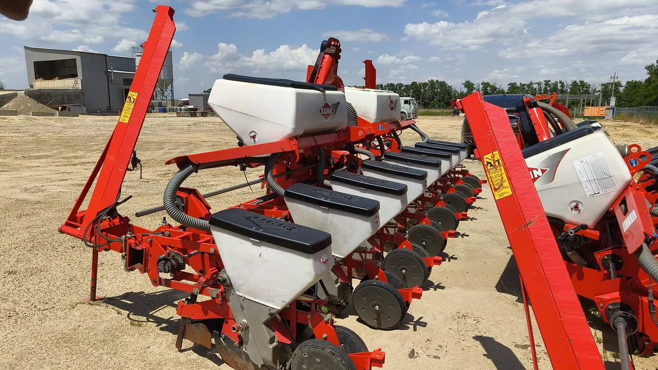 Сеялка пропашная Kuhn Planter 3M