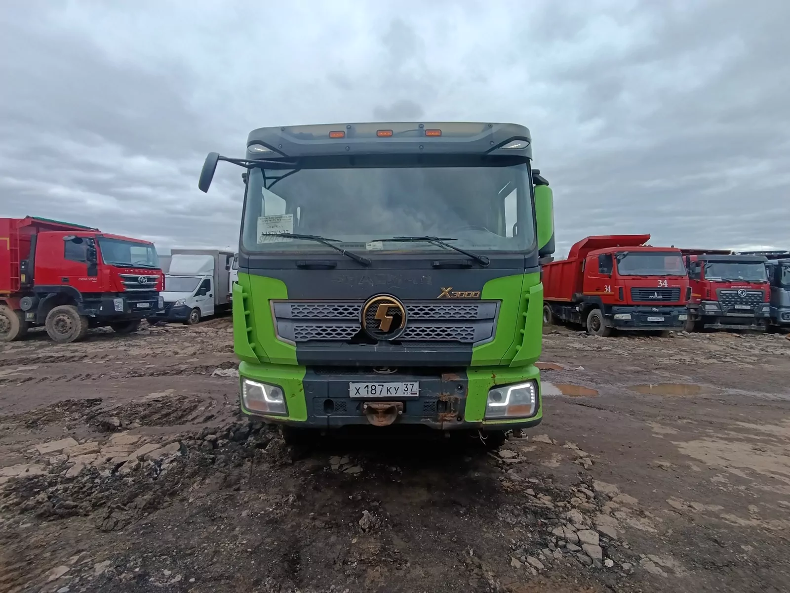 Shacman SX33186W366C 8x4 Самосвал