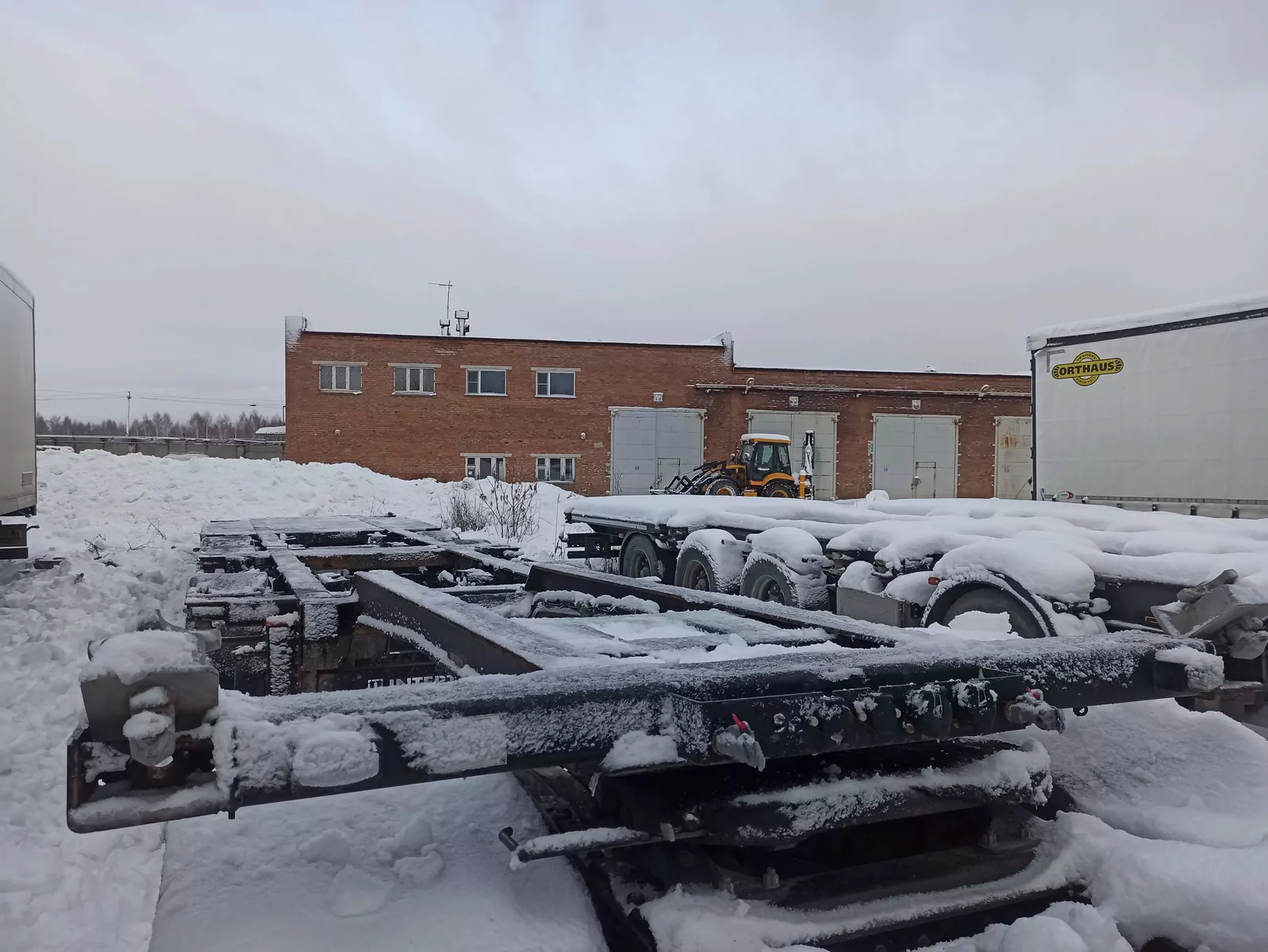 ПК Интерприцеп 8533 Полуприцеп контейнеровоз 4 оси