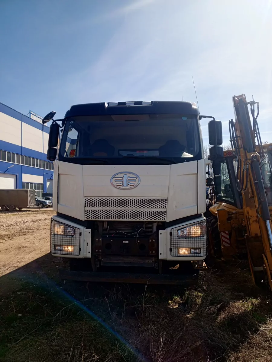 FAW CA 3310 8x4 Самосвал