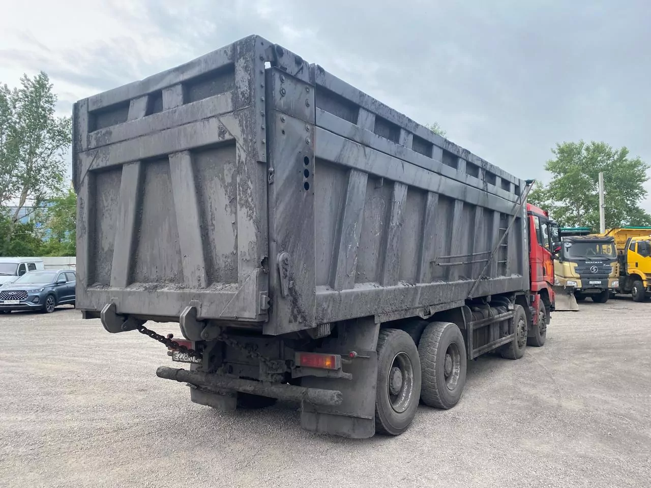 Shacman SX33186V366 8x4 Самосвал