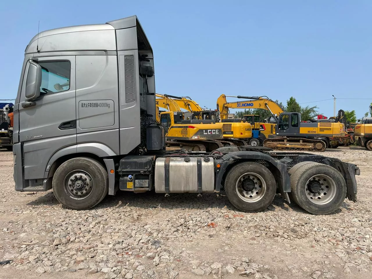 BEIJING BJ 6x4 Седельный тягач