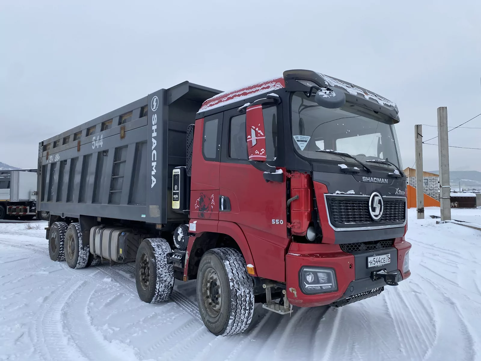 Shacman SX331863366 8x4 Самосвал
