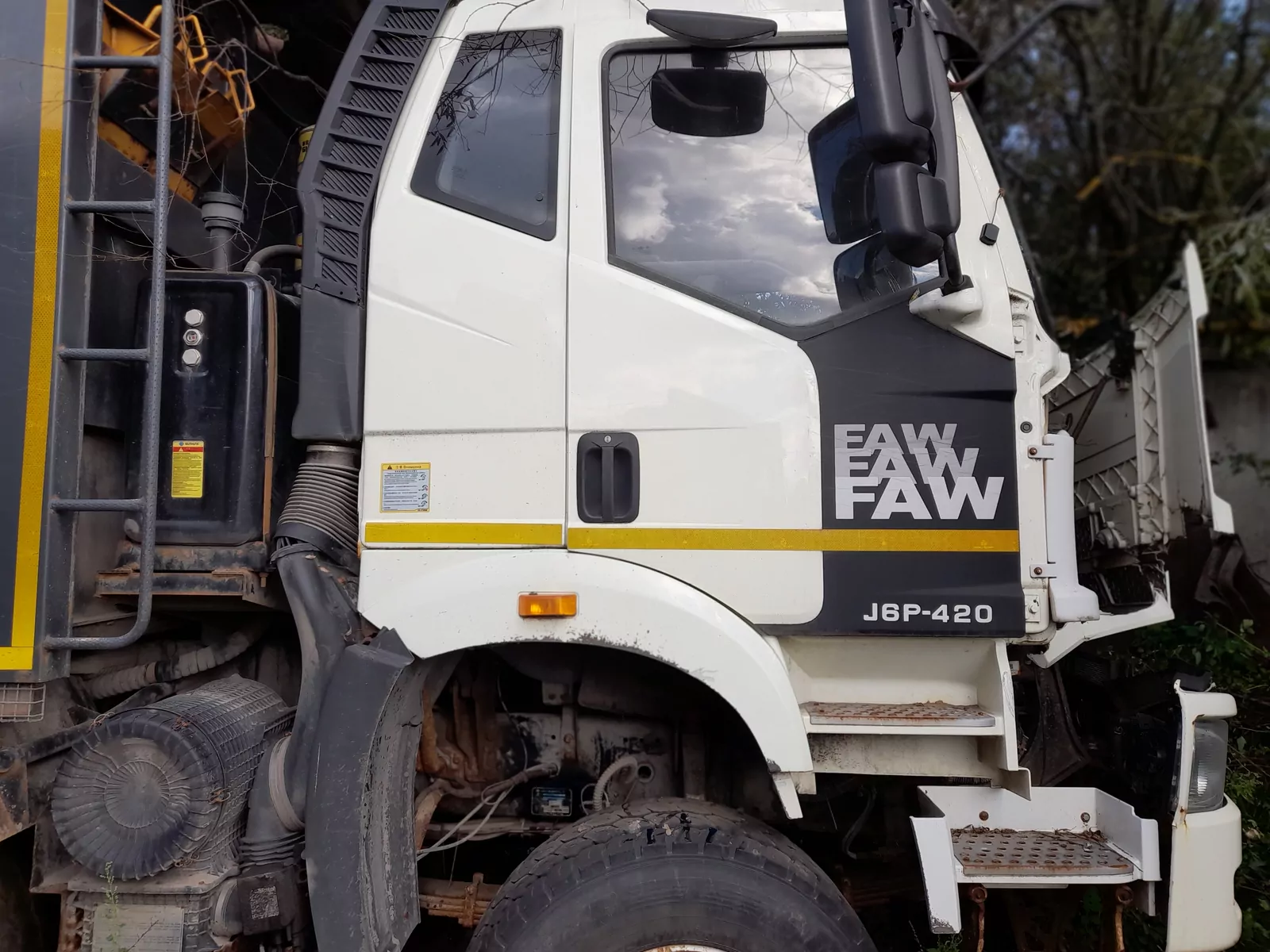 FAW J6 8x4 Самосвал
