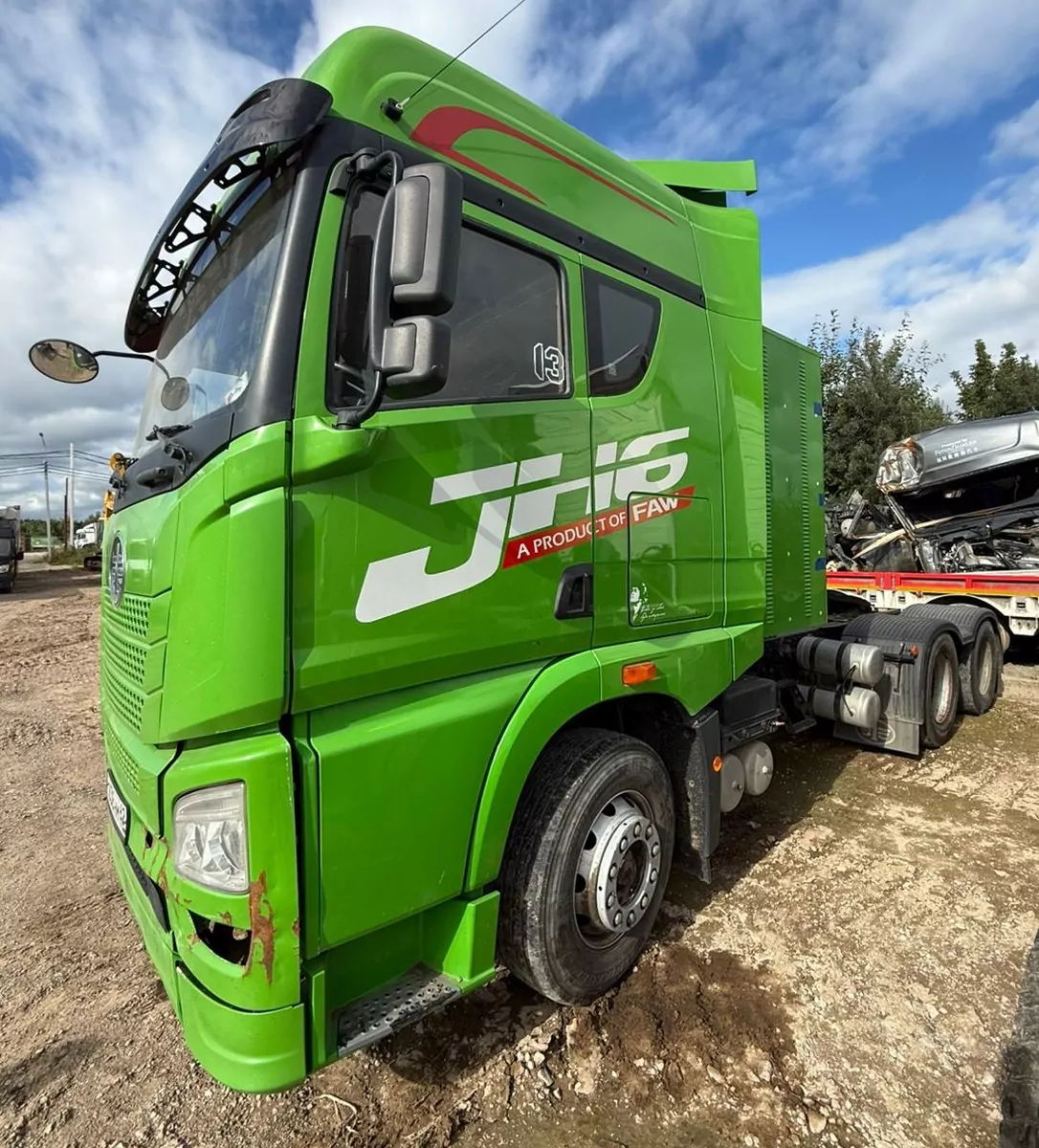 FAW JH6 6x4 Седельный тягач