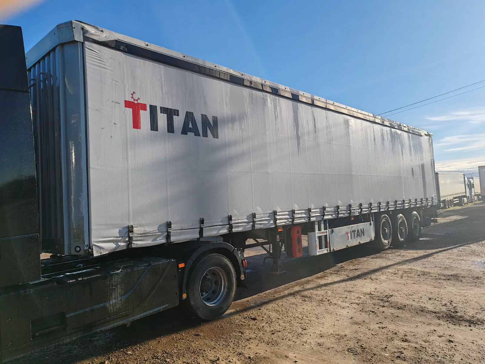 TITAN LC9411 Полуприцеп шторный