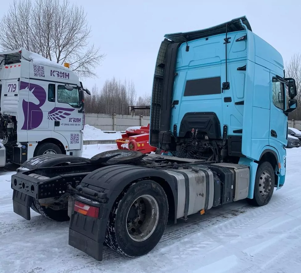 Shacman SX4188YY381 4x2 Седельный тягач