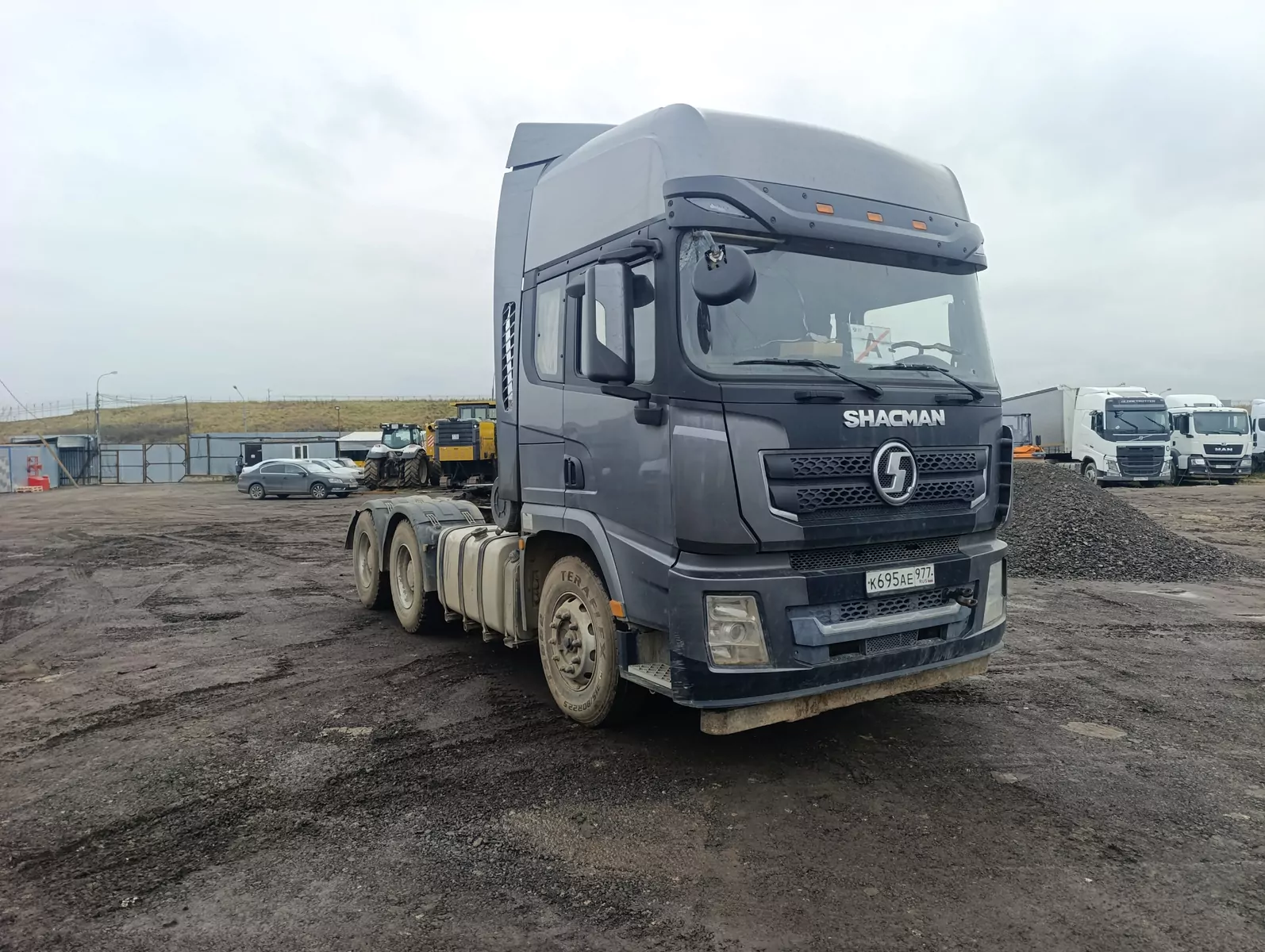 Shacman SX42584V324 6x4 Седельный тягач