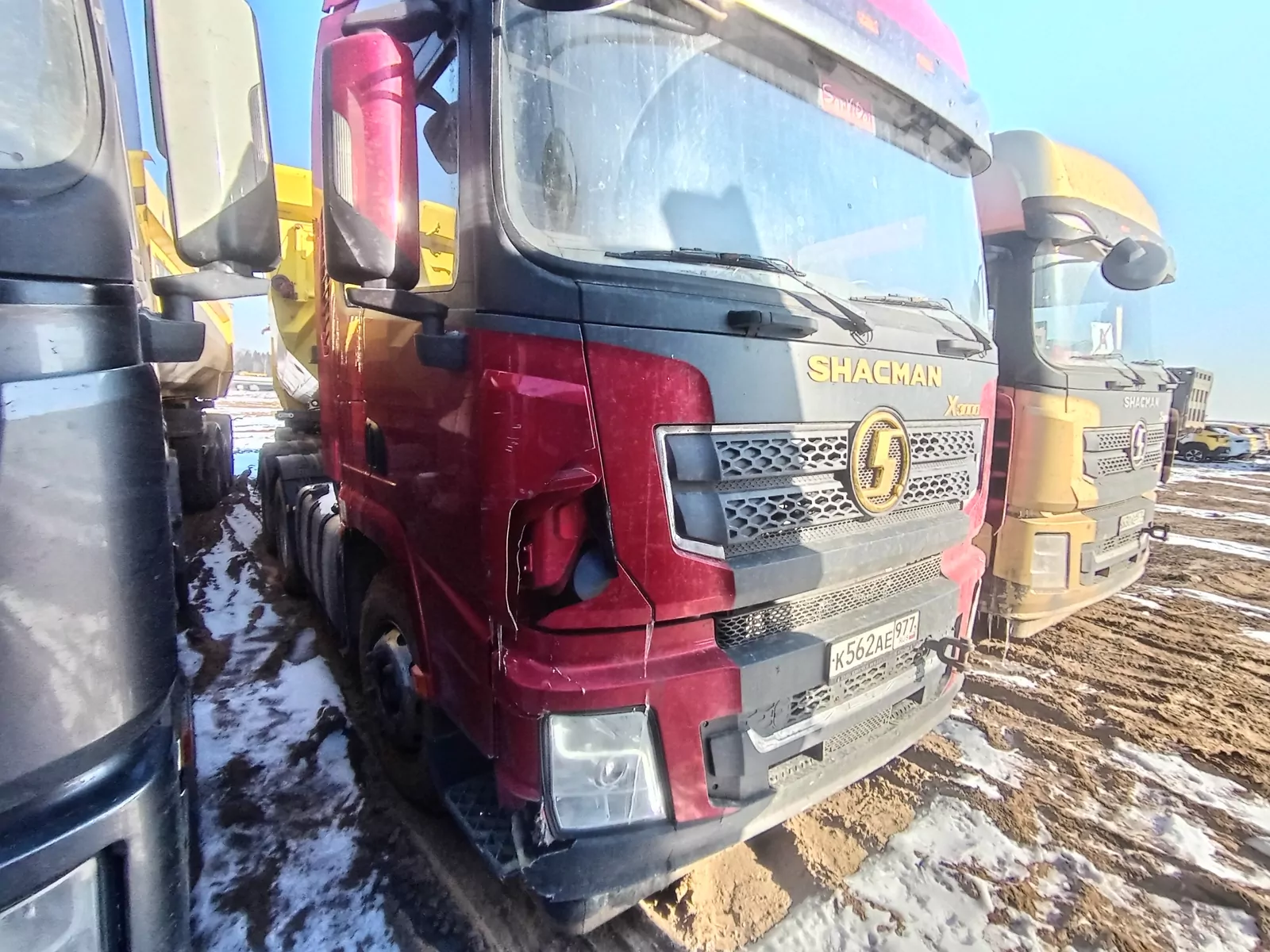 Shacman SX42584V324 6x4 Седельный тягач