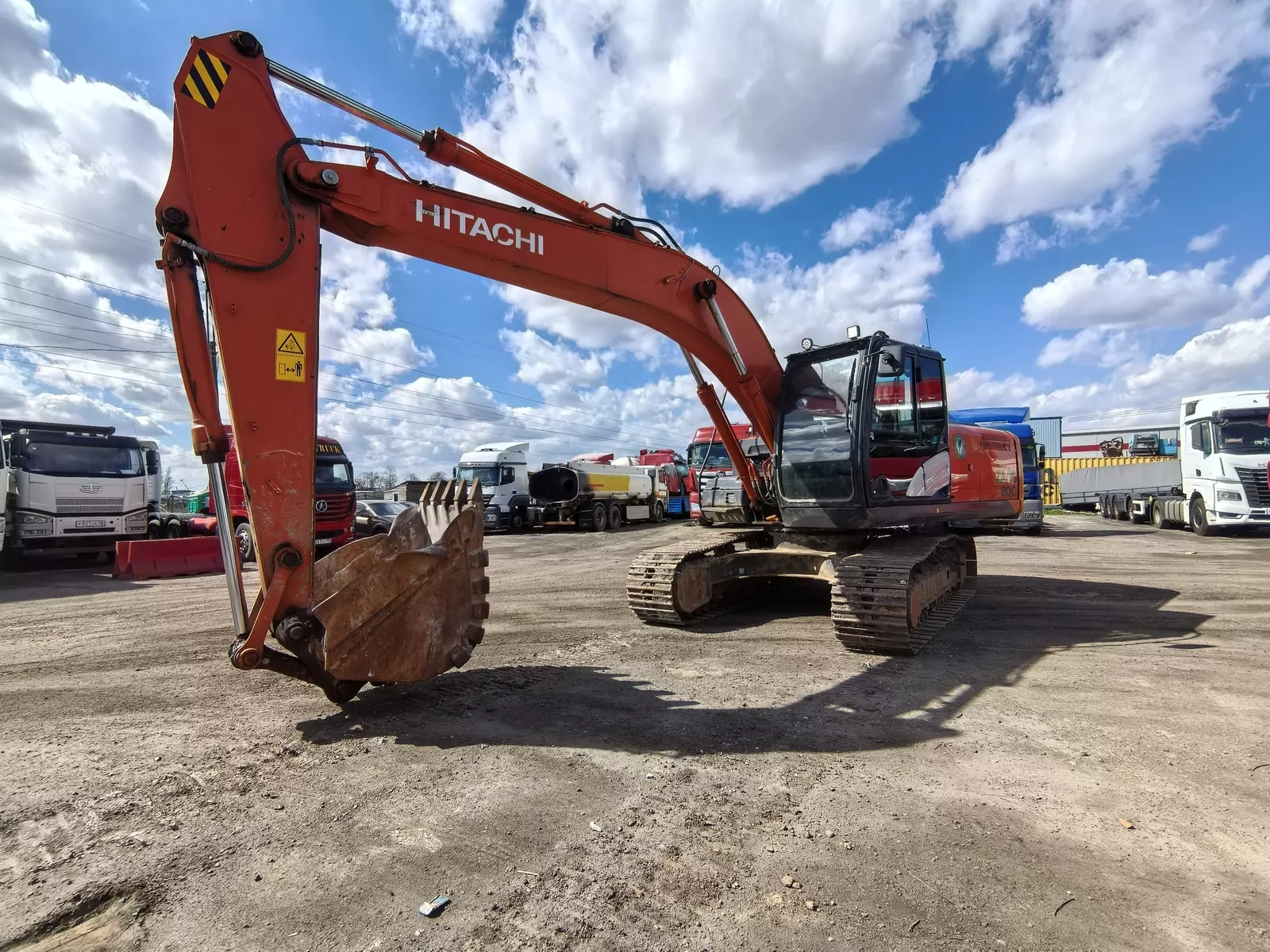 HITACHI ZX200 Экскаватор