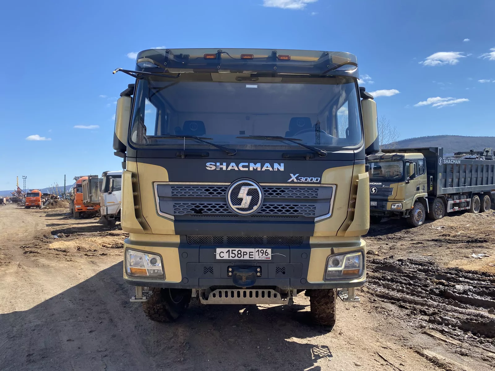 Shacman SX33186V366 8x4 Самосвал