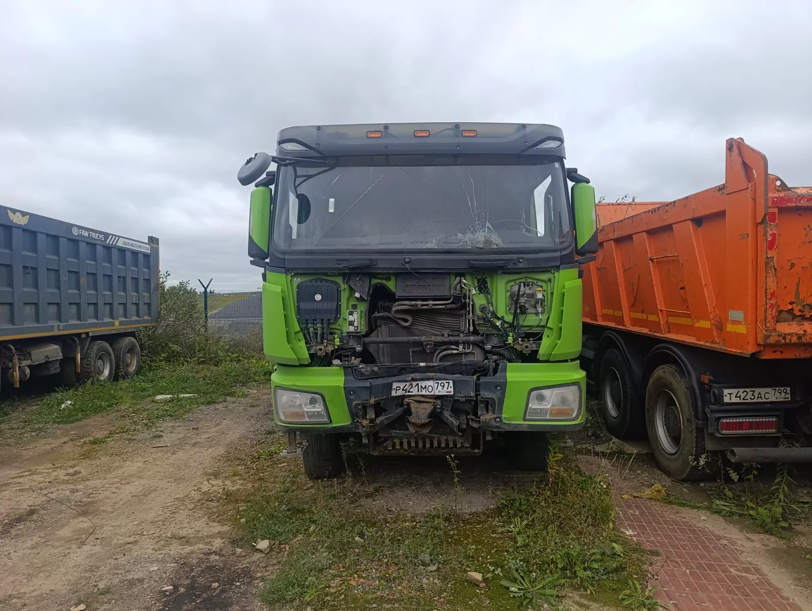 Shacman SX331863366 8x4 Самосвал