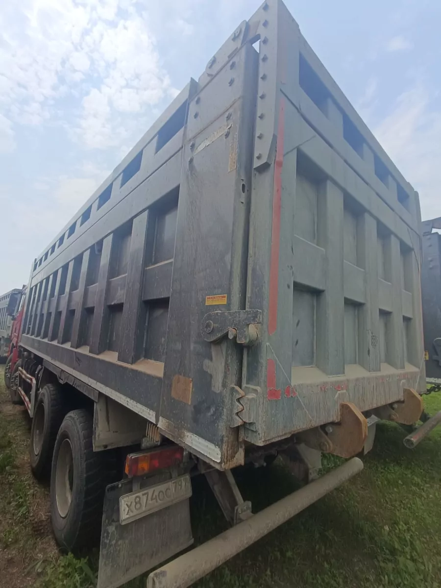 Shacman SX33186W366C 8x4 Самосвал