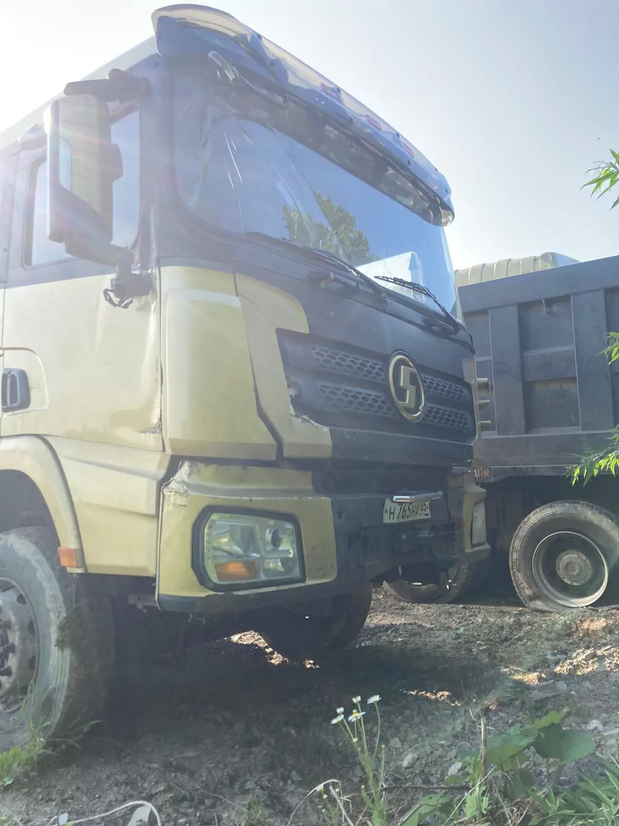 Shacman SX33186T366 8x4 Самосвал