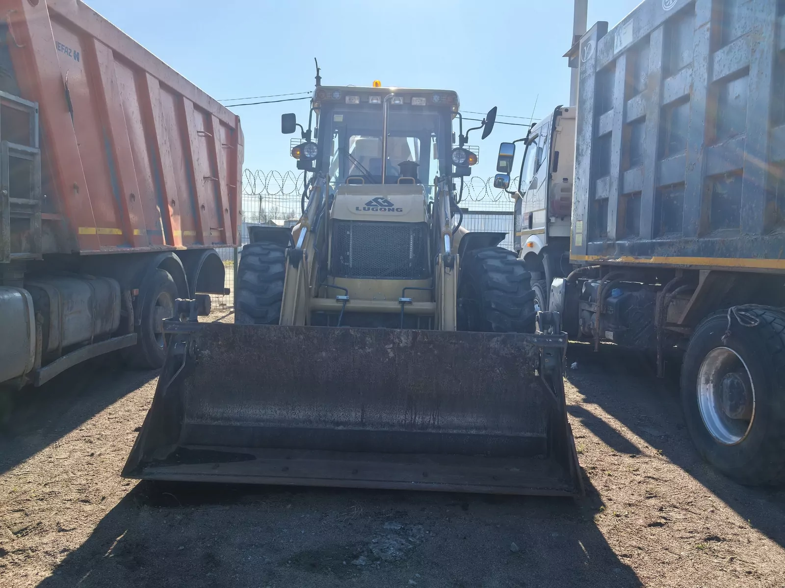 LUGONG LG388H Экскаватор-погрузчик