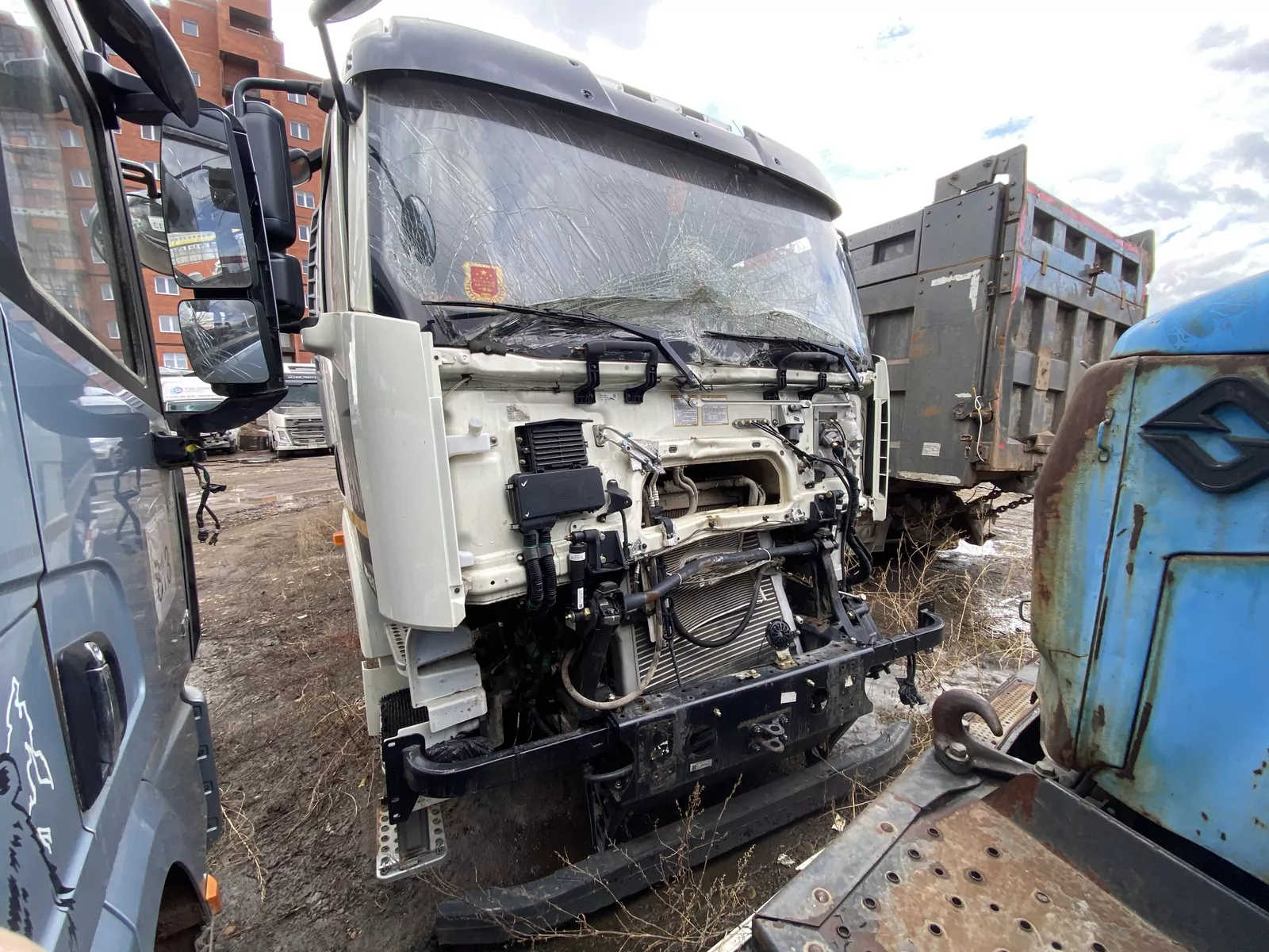 FAW J6 8x4 Самосвал