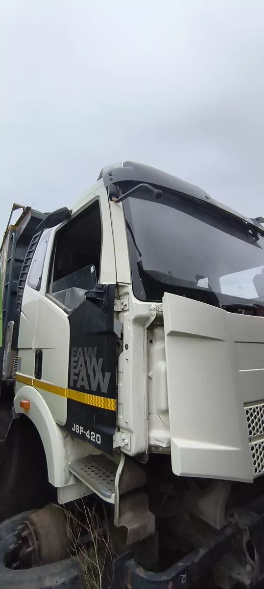 FAW J6 8x4 Самосвал
