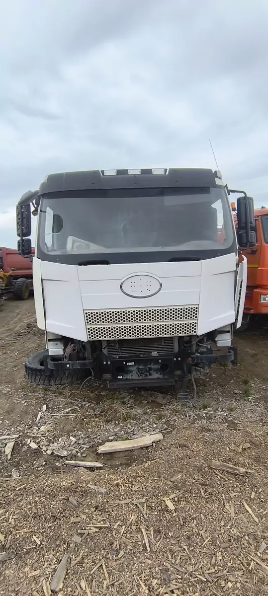 FAW J6 8x4 Самосвал