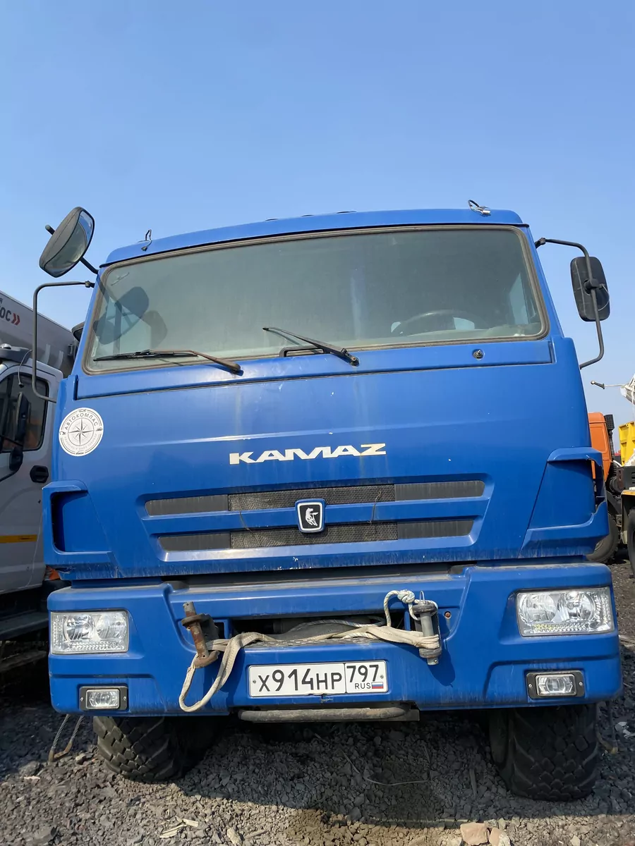 СПМ 732704 на шасси КамАЗ 43118 6x6 Седельный тягач с КМУ
