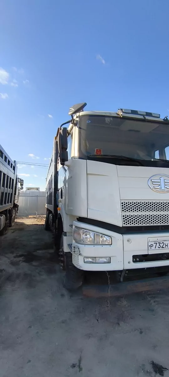FAW CA 3310 8x4 Самосвал