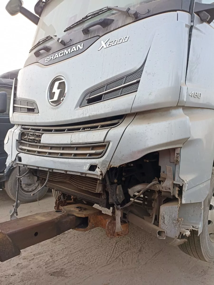 Shacman SX4188YY381 4x2 Седельный тягач