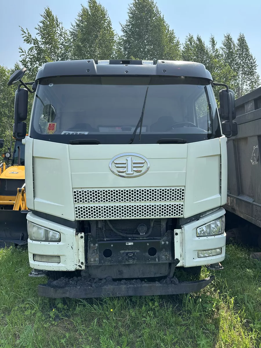 FAW CA 3310 8x4 Самосвал