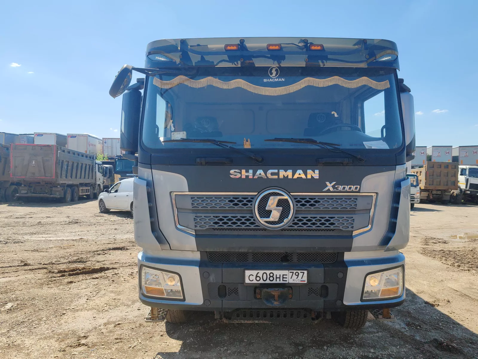 Shacman SX331863366 8x4 Самосвал