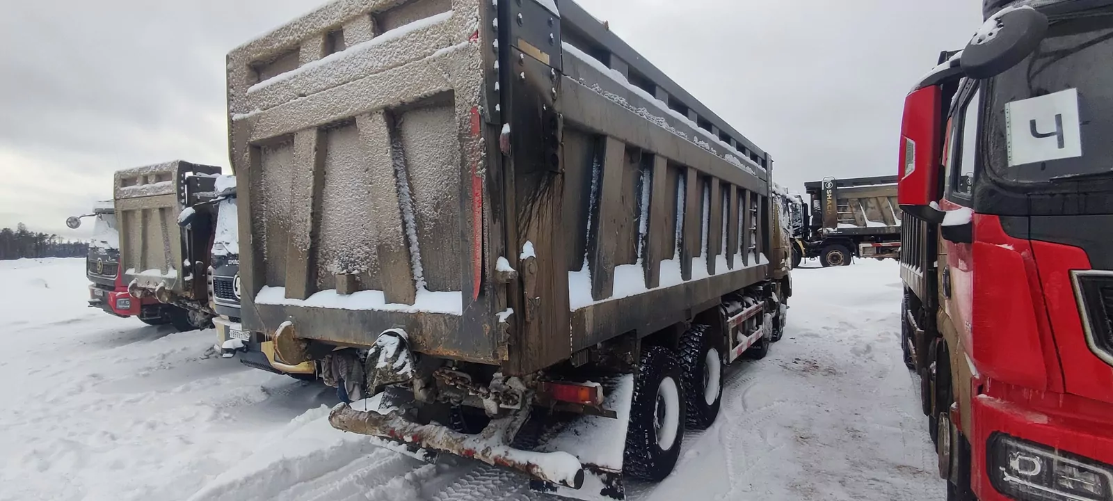 Shacman SX33186T366 8x4 Самосвал