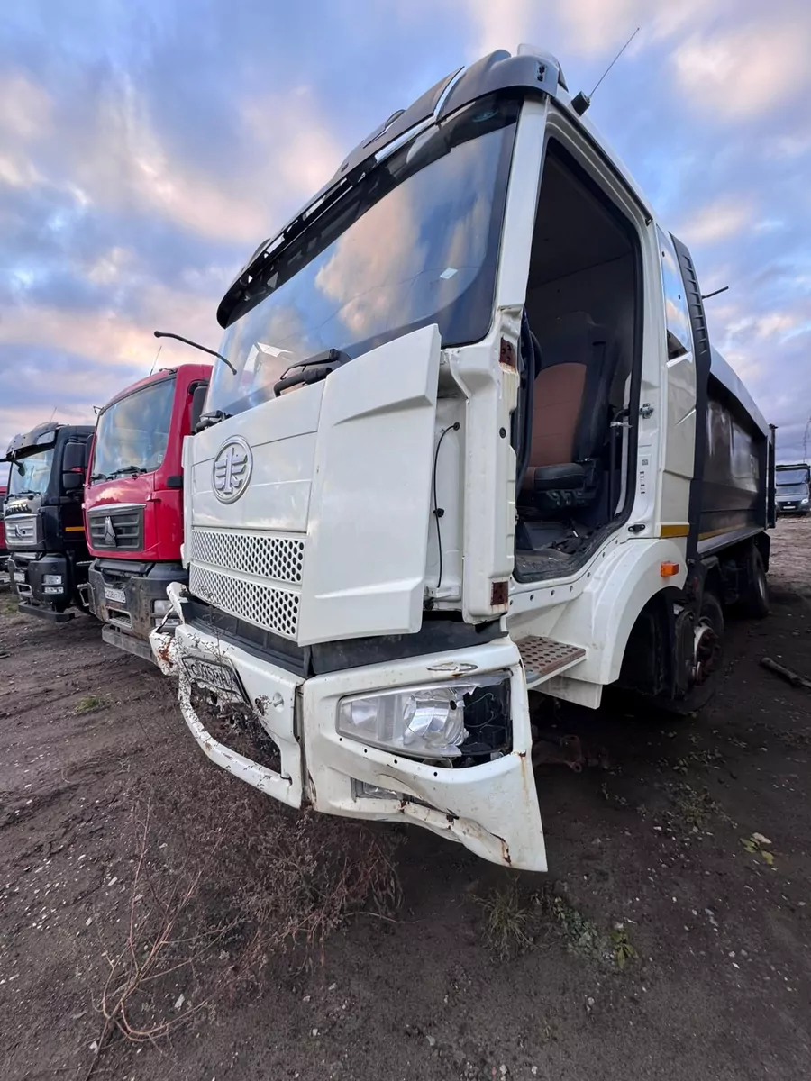 Автомастер 6589 на шасси FAW CA 3310 8x4 Самосвал