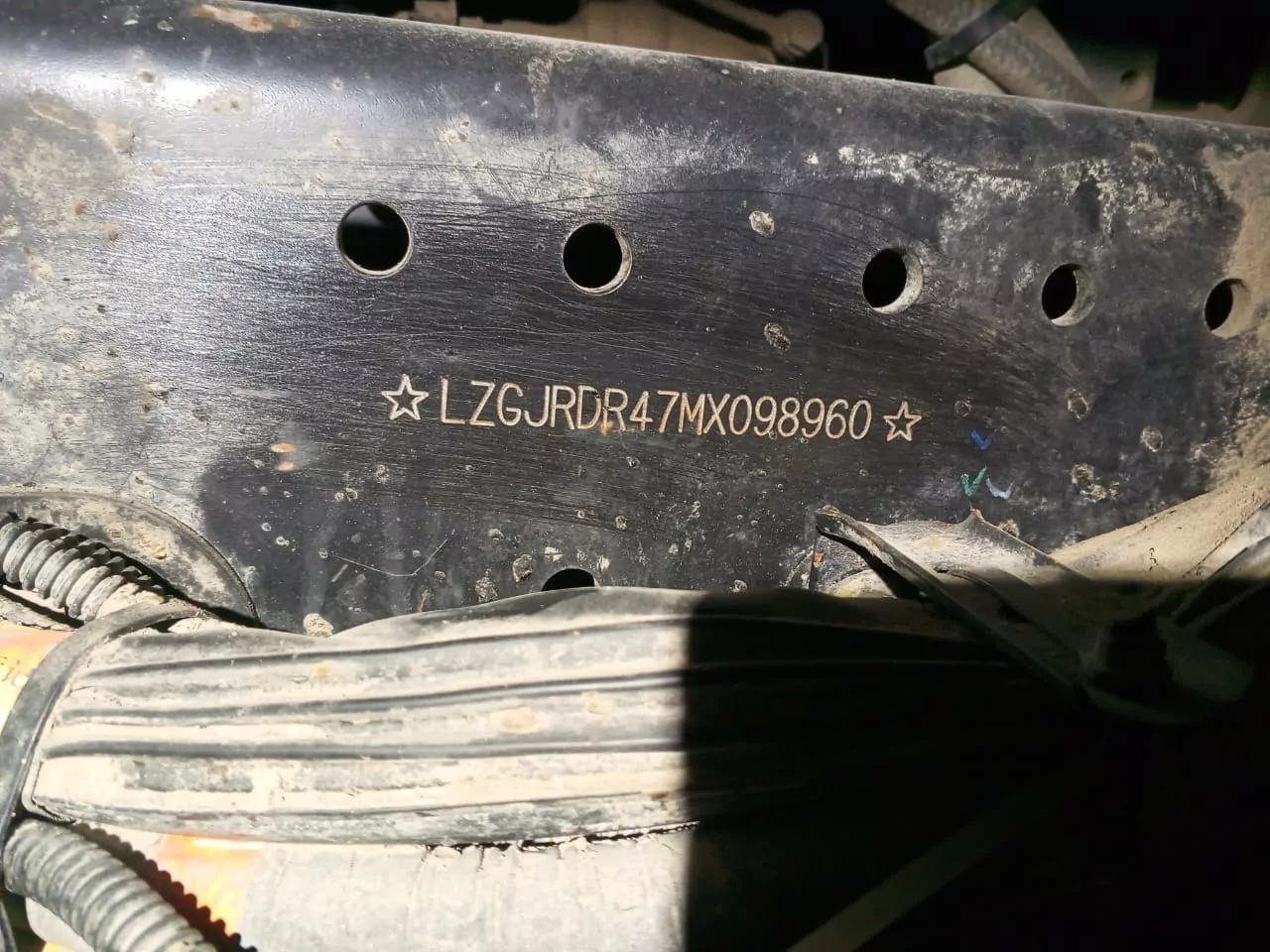 Shacman SX3258DR384 6x4 самосвал